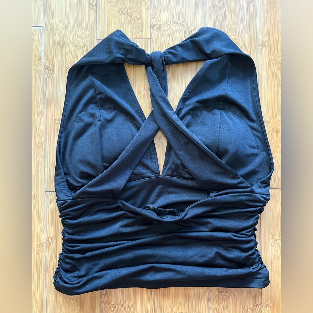Guess halter top with pads. Medium. - Picture 5 of 13